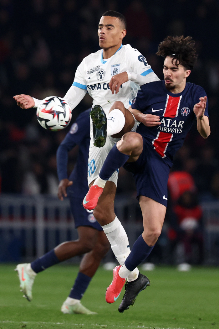 Don't tell me it's Tottenham, 19 League goals and 4 assists, a devil's talent that can never be hidden...De Gerby → Fan discord, 2 EPL teams join shock recruitment battle