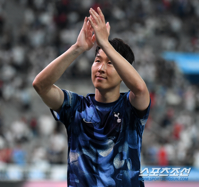 Finally, finally, Captain Son Heung-min is back properly in the end! Returning to the bench against Palace after 8 games → 9 season milestone UEL trophy Jung A-joon