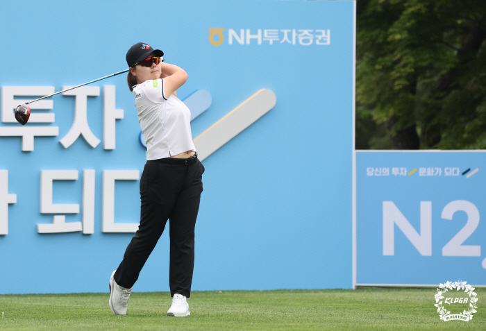 The first winner of the season's second win is Lee Ye-won, Hong Jung-min, who shook off his second consecutive victory in the tournament on Promised Land, and regained the top prize (NH Investment & Securities Championship)