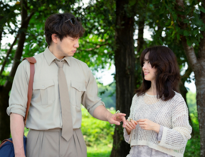 Han Ji-min and Son Seok-gu, and couple flower rings on their fingers..subtly changed atmosphere (beautiful than heaven)