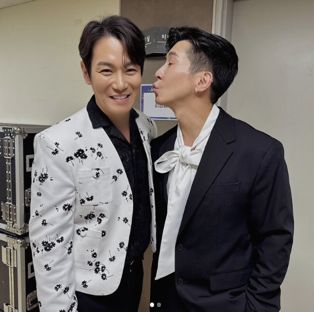 Hwanhee, stop misunderstanding that you're dating a guy who's annoyed by gay rumors