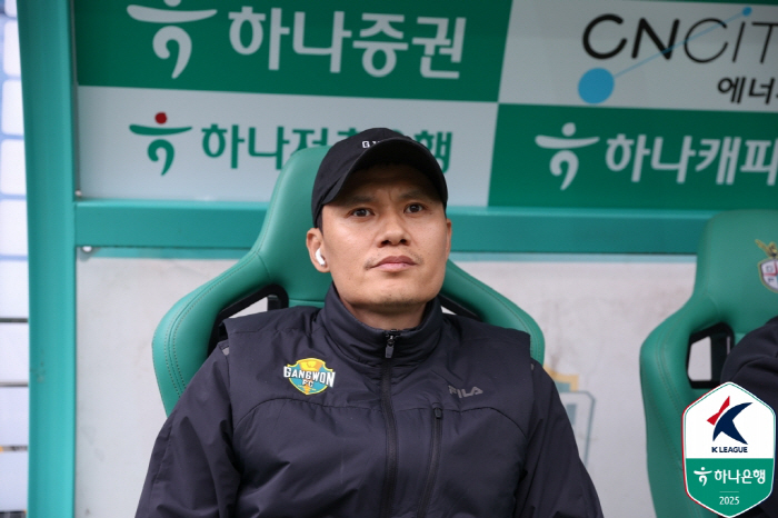 I'm silently doing my part behind Gangwon coach Jung Kyung-ho's sincerity toward Kim Dong-hyun, thank you 