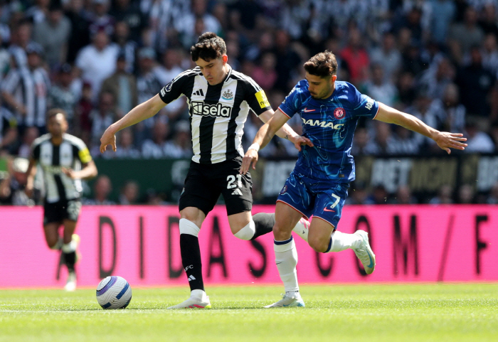 Is he a UFC fighter?→Jackson lost to Newcastle 02 on the 7th ridge with elbow price 10 exited Chelsea advancing to UCL