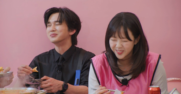 Ji Ye-eun and Yoo Seung-ho are the same as no-buckoo fluttering Yang Se-chan from today. (Running Man)