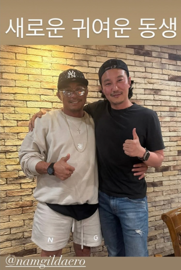 Kim Nam-gil captures the real-life visuals of 'Before the Deposit'...Two-shot with Choo Sung Hoon makes a fuss