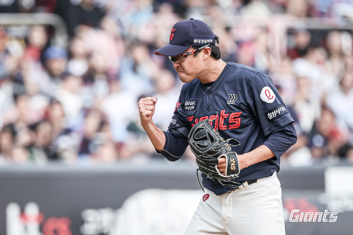KKKKKKKKKKKK Glasses Ace Jae-rim! Suwon heated cheers  standing ovation...6 ⅓ innings of good work → ERA 2.29 