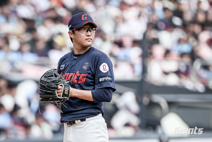 KKKKKKKKKKKK Glasses Ace Jae-rim! Suwon heated cheers standing ovation...6 ⅓ innings of good work → ERA 2.29