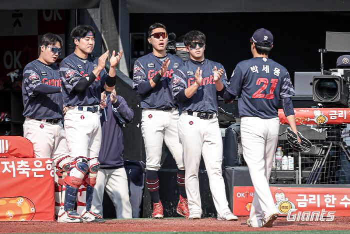 KKKKKKKKKKKK Glasses Ace Jae-rim! Suwon heated cheers standing ovation...6 ⅓ innings of good work → ERA 2.29