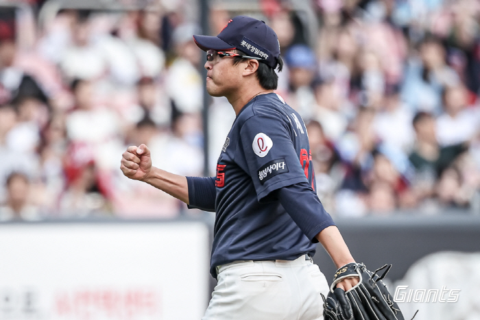 KKKKKKKKKKKK Glasses Ace Jae-rim! Suwon heated cheers standing ovation...6 ⅓ innings of good work → ERA 2.29