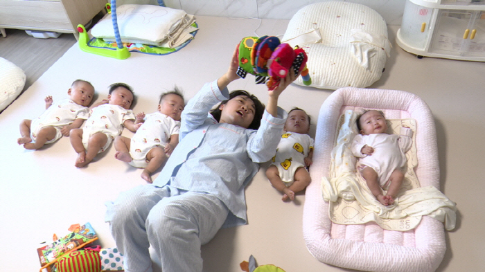 Korea's First Natural Pregnancy 'Five Twins' Birth 'Born to Be Less Than 1kg' (Human Theater)