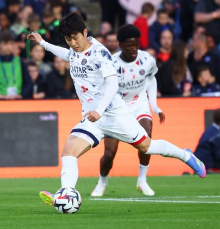 League full-time → Why Lee Kang-in has to leave for Arsenal right away in 4 months. Kang-in Lee started against Montpellier criticized the lowest score