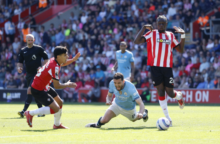 Manchester City is also in danger of returning to third place after being held back by the last place in Guardiola's great humiliation → 00 draw against Southampton