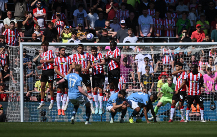 Manchester City is also in danger of returning to third place after being held back by the last place in Guardiola's great humiliation → 00 draw against Southampton