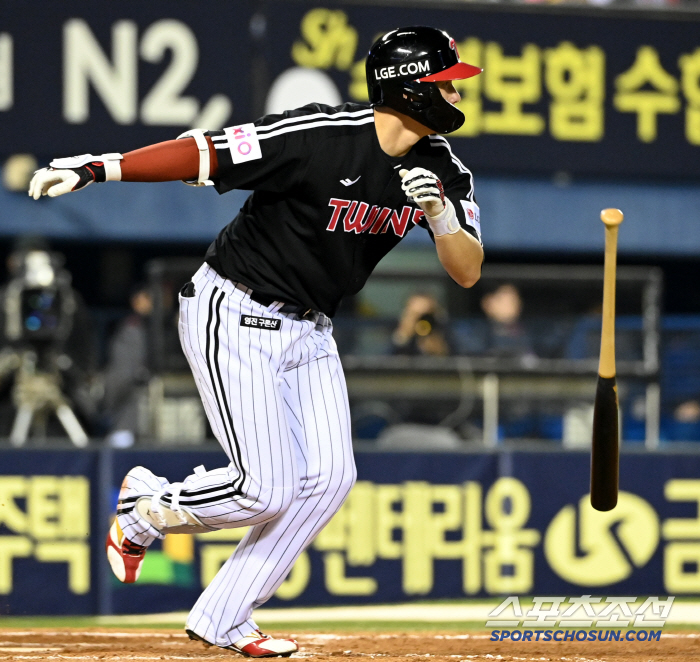 March and April 0.229 → May 0.386. Classes are eternal. I shouldn't have worried about the on-base man. When he got on base, the LG Big Inning began