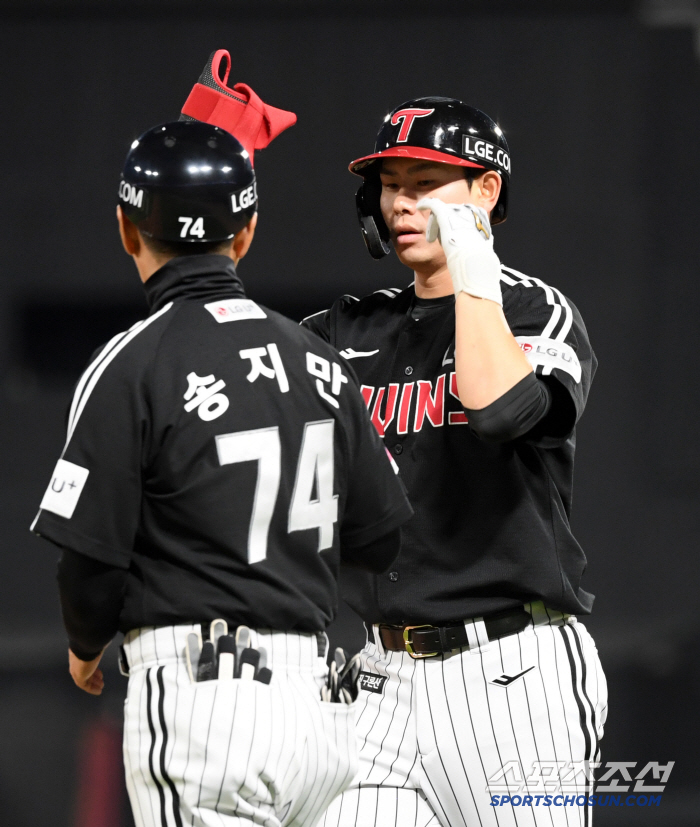 March and April 0.229 → May 0.386. Classes are eternal. I shouldn't have worried about the on-base man. When he got on base, the LG Big Inning began