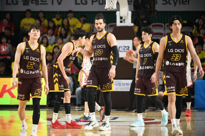  Lion King's roar! The prelude to SK's counterattack. 73-48 to 25 points to win the first round of the championship. SK's Key Rebound Disbanded LG Maray and Outside