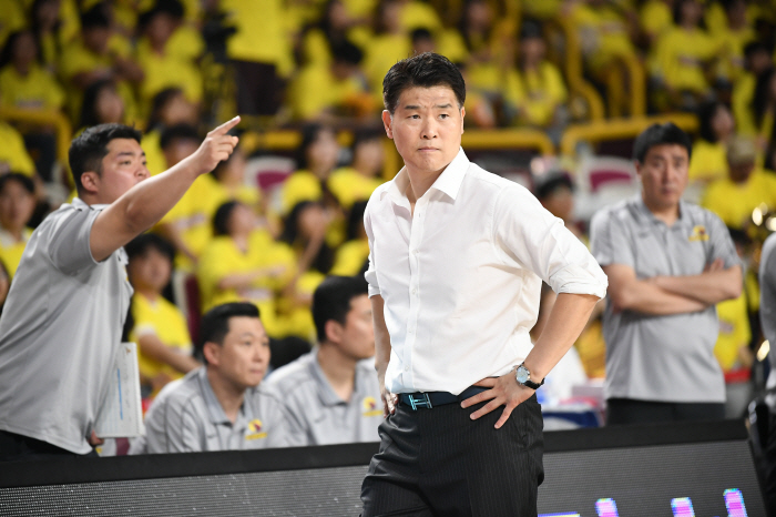  LG manager Cho Sang-hyun is completely defeated. Everything didn't happen as I was pushed back in the beginning