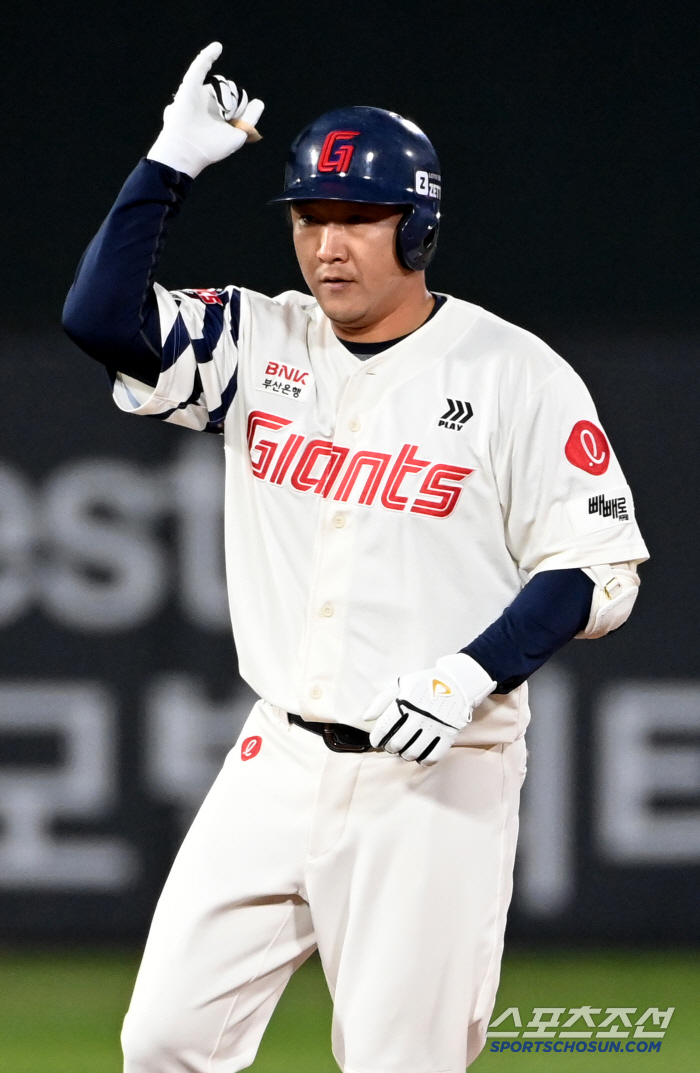 Seven Home Runs Na Seung-yeop → Veteran Jung Hoon won four consecutive games Lotte, consideration for a young 22-year-old starter? Replacement of lineup 