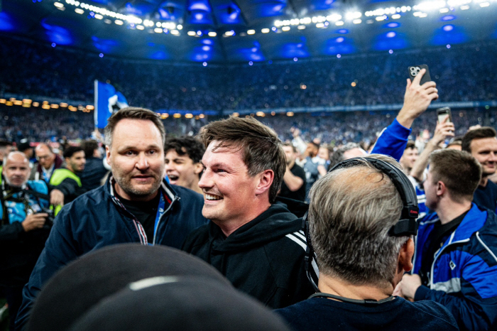 Son Heung-min's family Hamburg was promoted to Bundesliga for the first time in seven years...Son Heung-min, who became a coach and chairman born in 1990, ranked 8th → 1st place in the group