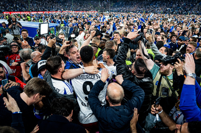 Son Heung-min's family Hamburg was promoted to Bundesliga for the first time in seven years...Son Heung-min, who became a coach and chairman born in 1990, ranked 8th → 1st place in the group