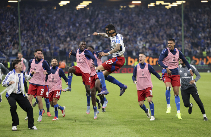 Son Heung-min's family Hamburg was promoted to Bundesliga for the first time in seven years...Son Heung-min, who became a coach and chairman born in 1990, ranked 8th → 1st place in the group