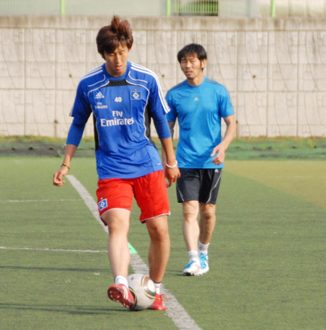 Son Heung-min's family Hamburg was promoted to Bundesliga for the first time in seven years...Son Heung-min, who became a coach and chairman born in 1990, ranked 8th → 1st place in the group