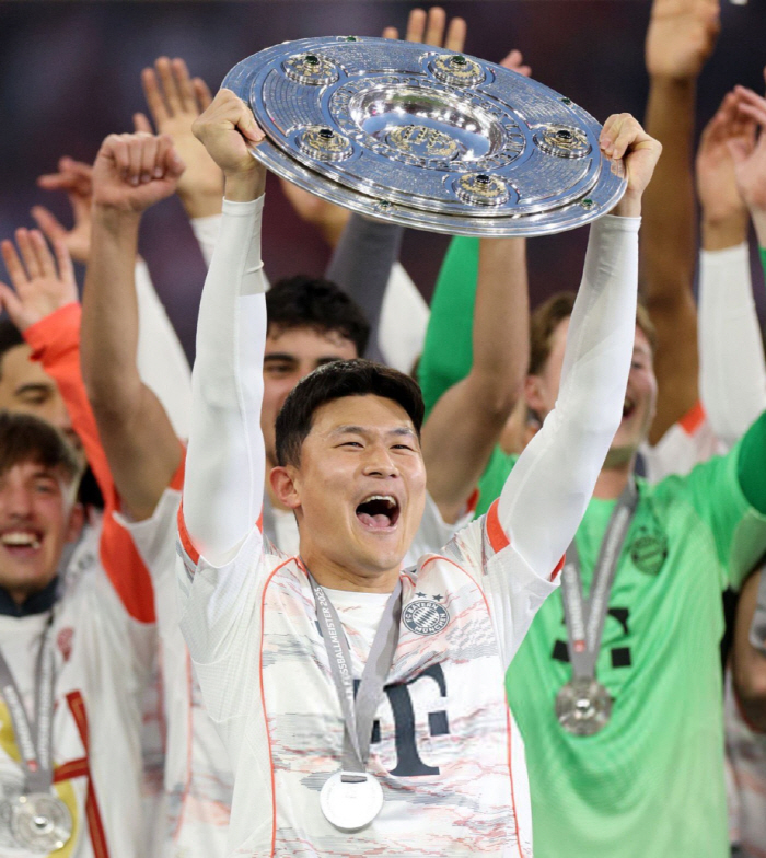 There was no racism or neglect Munich's colleagues, including Kim Min-jae, who pushed for the first time in history, hooray for the KIM ceremony together