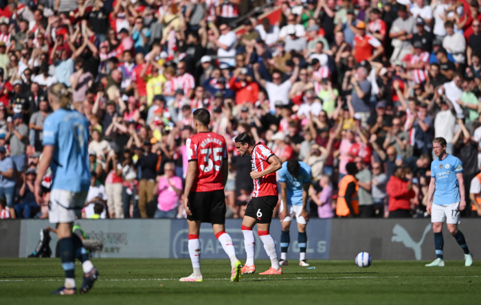 You guys are really losers. You guys are like the worst team in EPL history. That's the open shot