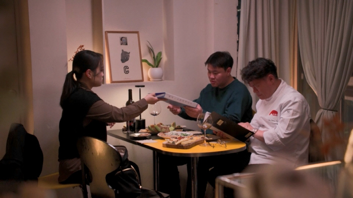 Chef Jung Ji-sun's dish contains 80% shrimp..I can't eat shrimp because I'm allergic to it. I'm shocked