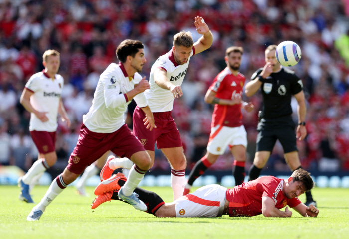  Manchester United defeated West Ham 0-2 at home
