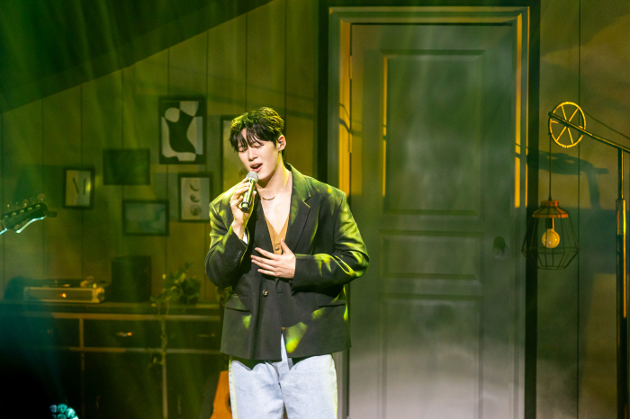 Jung Seung-won's first solo concert...The presence of the 'next generation balladeer' who overwhelmed the atmosphere on the spot