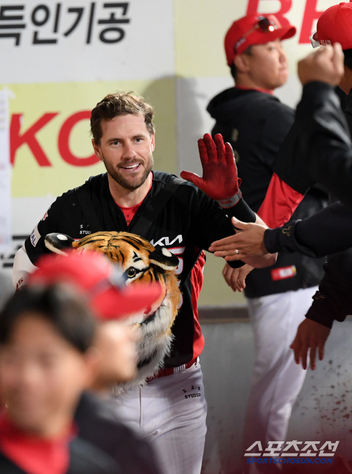 KIA's slugger, who said he would move on if he got caught without batting order, disappeared for 10 games without a home run → advantage