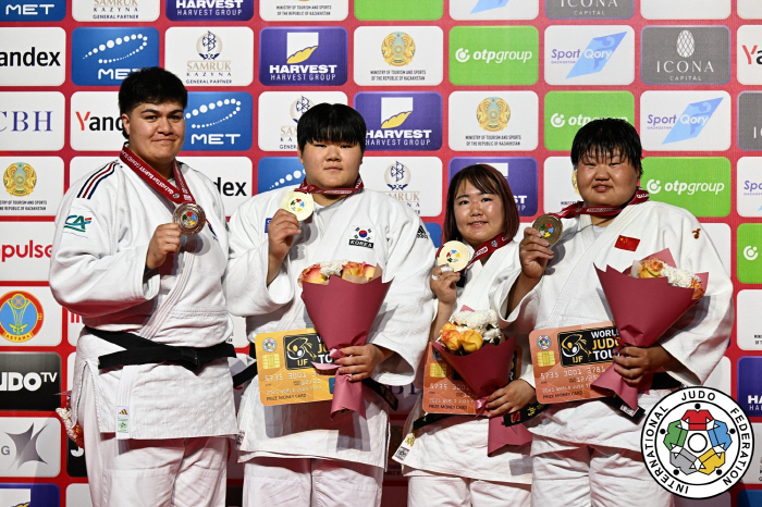 Lee Hyun-ji and Kim Min-joo, the gold medal-winning judo team, ranked second overall in the Barish Grand Slam