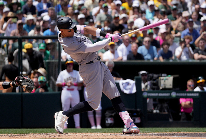 a man called a hitmaker. It's the third four-hit ball of the season, and it's not a triple crown dream for the first time in 69 years