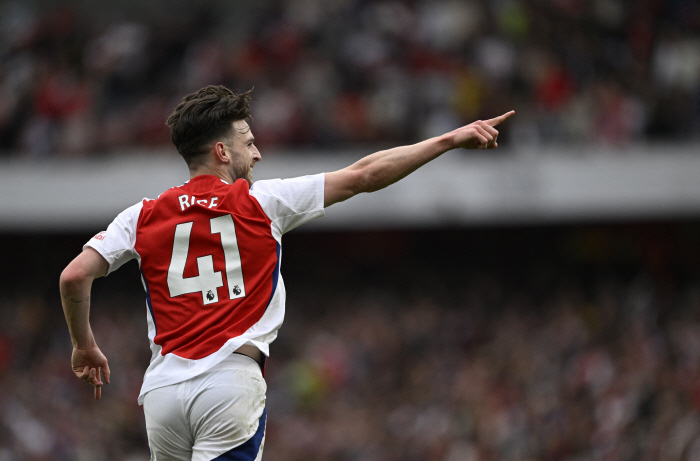 Plunging Arsenal best talent eventually collapsed...Hamstring injury before the end of the season → No excessive participation