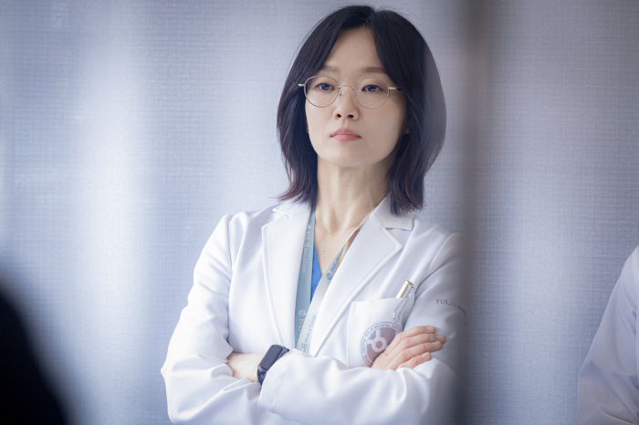  Professor Seo Jung-min drawn by Lee Bong-ryeon..Lee Ik-joon and Chae Song-hwa were best friends