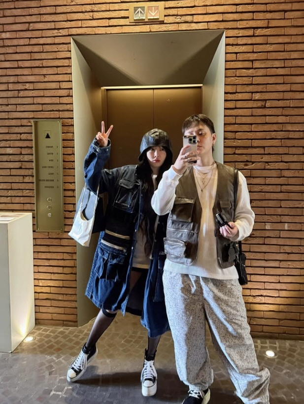 Hyuna, husband ♥ shopping with Yong Junhyung..A sweet date full of newlyweds' vibes