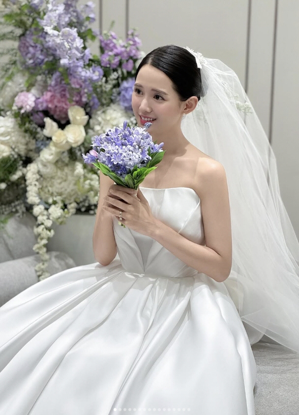  Nam Bo-ra, the wedding was also purple..Sunny and Park Jinjoo, congratulations