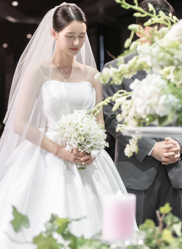  Nam Bo-ra, the wedding was also purple..Sunny and Park Jinjoo, congratulations