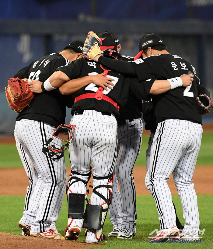 an unimaginable development. Hanwha LG Lotte overwhelmingly advanced to the third round in May, with a 2.5 game difference between the 4th and 9th teams. Kiwoom has a chance of losing 100 games