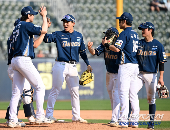 an unimaginable development. Hanwha LG Lotte overwhelmingly advanced to the third round in May, with a 2.5 game difference between the 4th and 9th teams. Kiwoom has a chance of losing 100 games