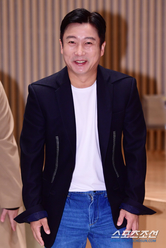 The agency's legal response to the impersonator of a fraud manager worth 4 million won, who even escaped Lee Soo-geun's image