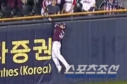 Austin No. 12 Two-run shot Super Catch → When it appeared on the electronic display, LG fans also clapped → Masugol Solo shot. 2 Billion Futures FA, Chol'oni Pearl Pearl 