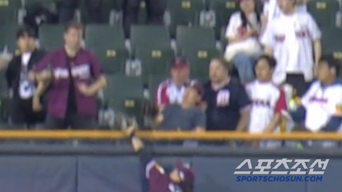 Austin No. 12 Two-run shot Super Catch → When it appeared on the electronic display, LG fans also clapped → Masugol Solo shot. 2 Billion Futures FA, Chol'oni Pearl Pearl 