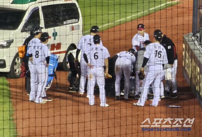 Austin Powers has two home runs. 96 LG won four times in a row.But the on-base king collapsed and was carried out