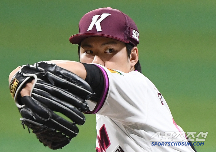 The coach is protecting the second-year prospect, who has already lost eight games, in the second division. It's hard for the team, but rather than continuing to throw in a bad state