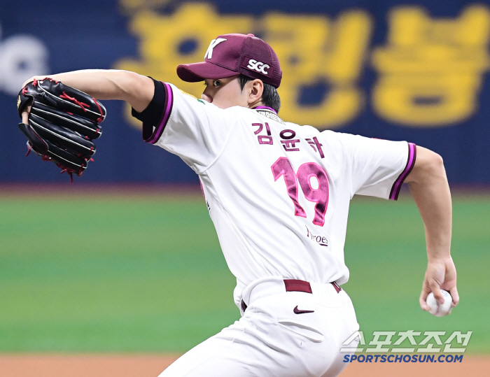The coach is protecting the second-year prospect, who has already lost eight games, in the second division. It's hard for the team, but rather than continuing to throw in a bad state