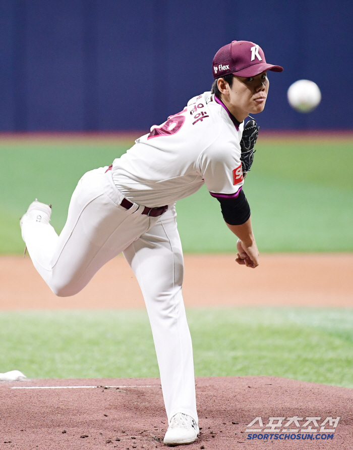 The coach is protecting the second-year prospect, who has already lost eight games, in the second division. It's hard for the team, but rather than continuing to throw in a bad state