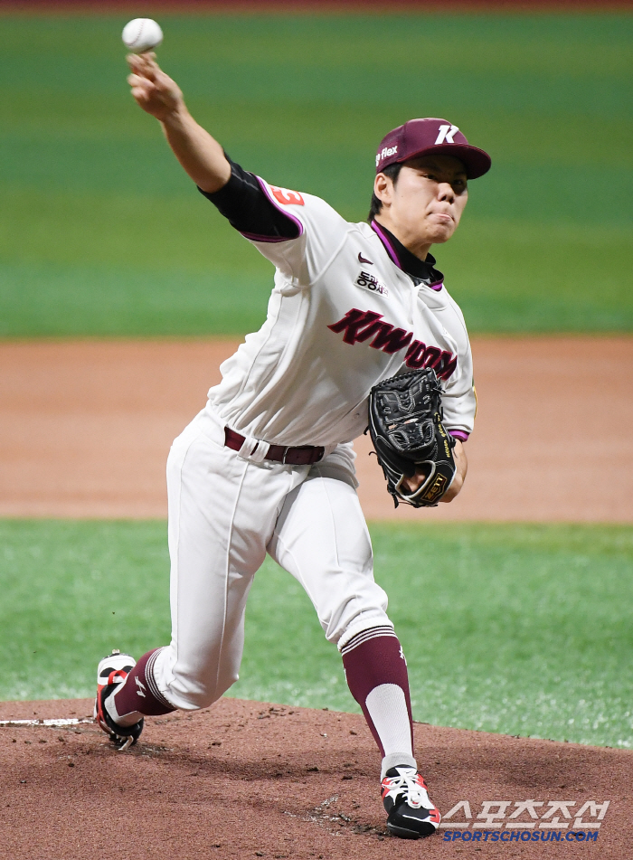 The coach is protecting the second-year prospect, who has already lost eight games, in the second division. It's hard for the team, but rather than continuing to throw in a bad state