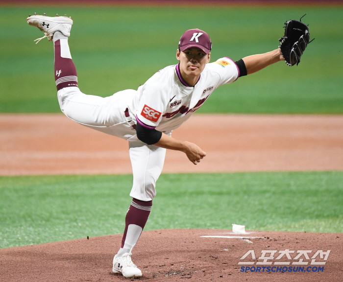 The coach is protecting the second-year prospect, who has already lost eight games, in the second division. It's hard for the team, but rather than continuing to throw in a bad state